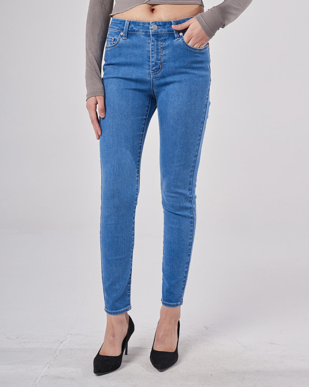 Women's High Rise Tapered Jeans image 0