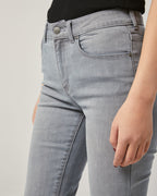 Classic Women's Color-fading Jeans image 4