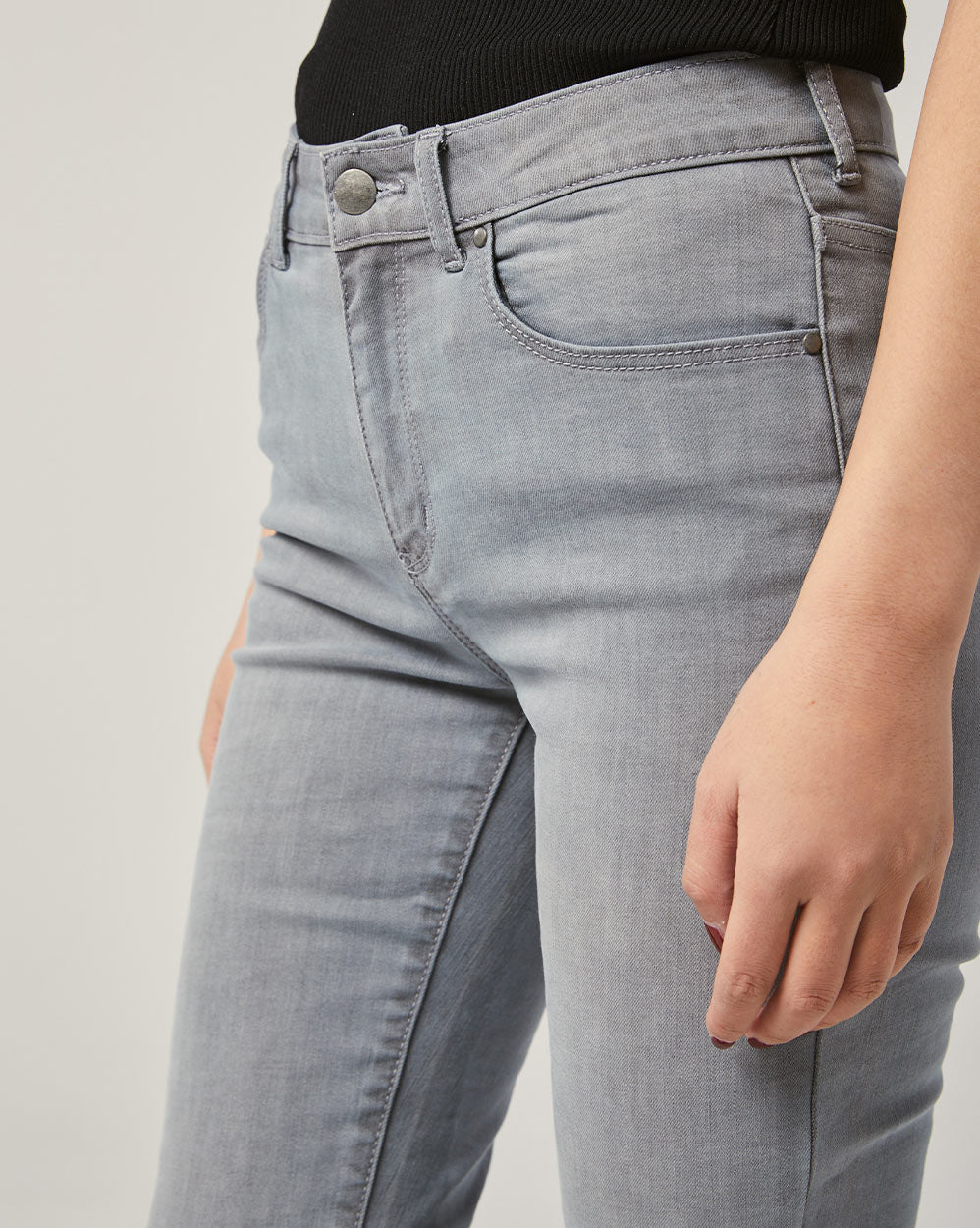 Classic Women's Color-fading Jeans image 4