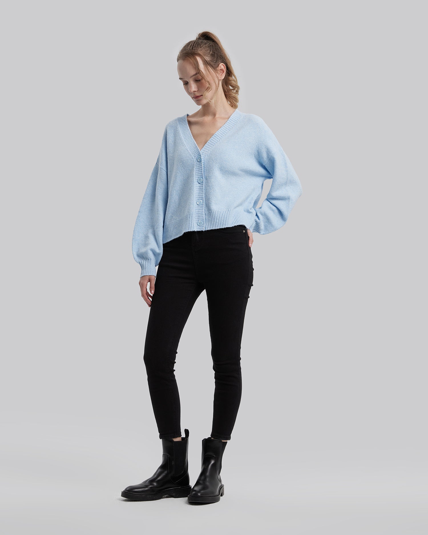Cropped V-Neck Cardigan - Light Blue, M image