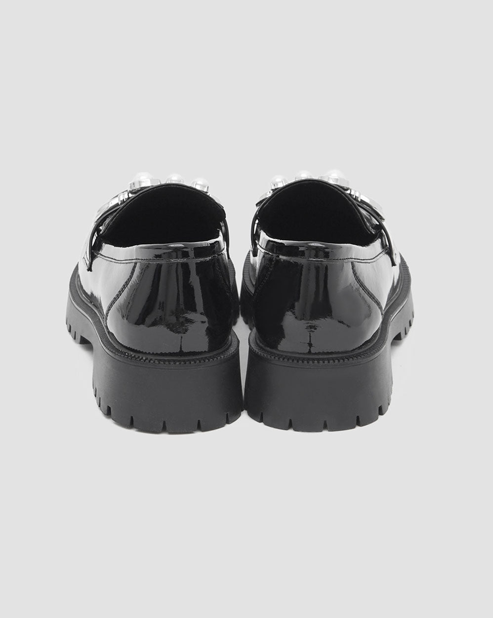 Shiny Round-Toe Loafers With Pearl Buckle image 4