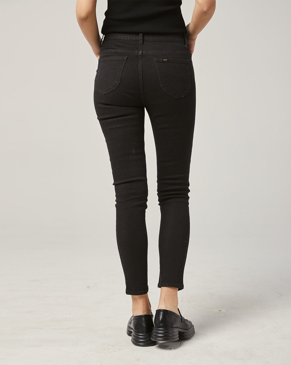 Women's Classic Tapered Jeans image 3